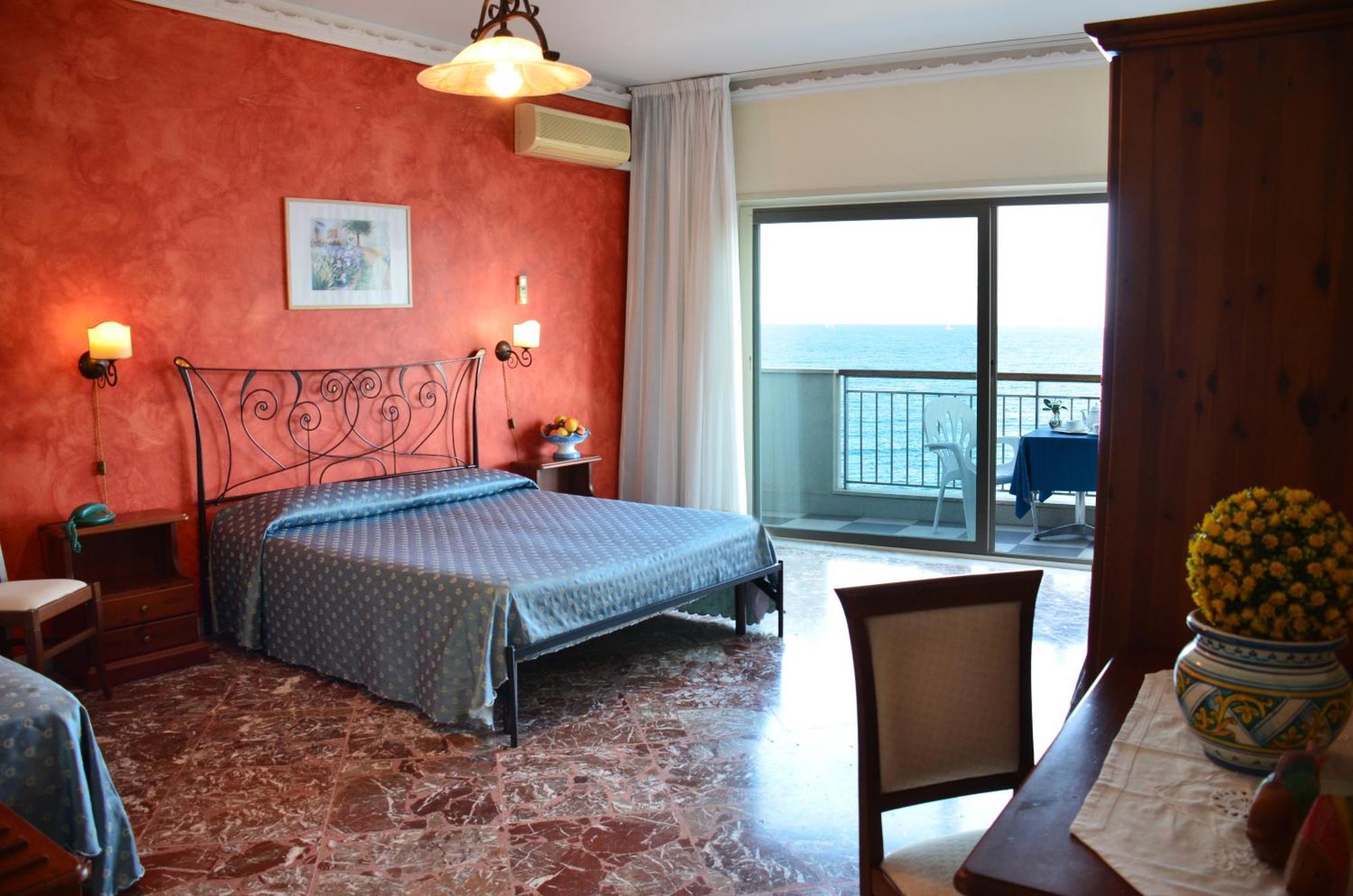 Costa Azzurra Hotel Giardini Naxos Exterior foto