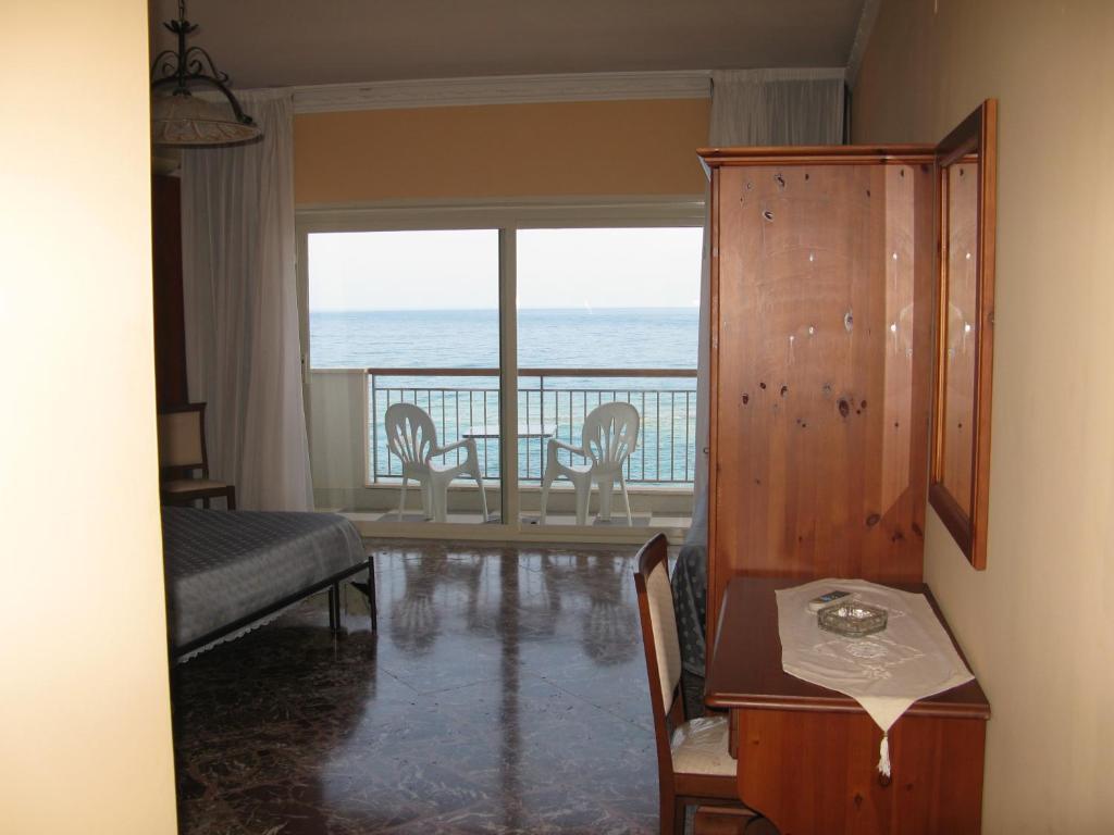 Costa Azzurra Hotel Giardini Naxos Exterior foto